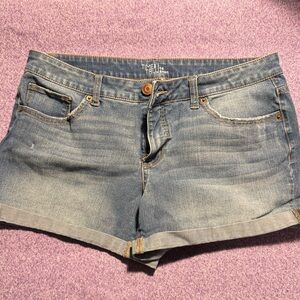 Time and Tru Light Wash Denim Shorts in Blue